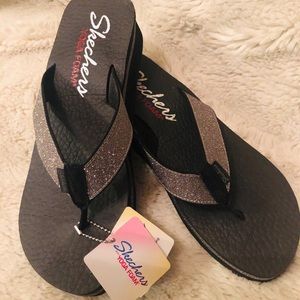 Skechers Unicorn Mist Yoga Foam flip flops